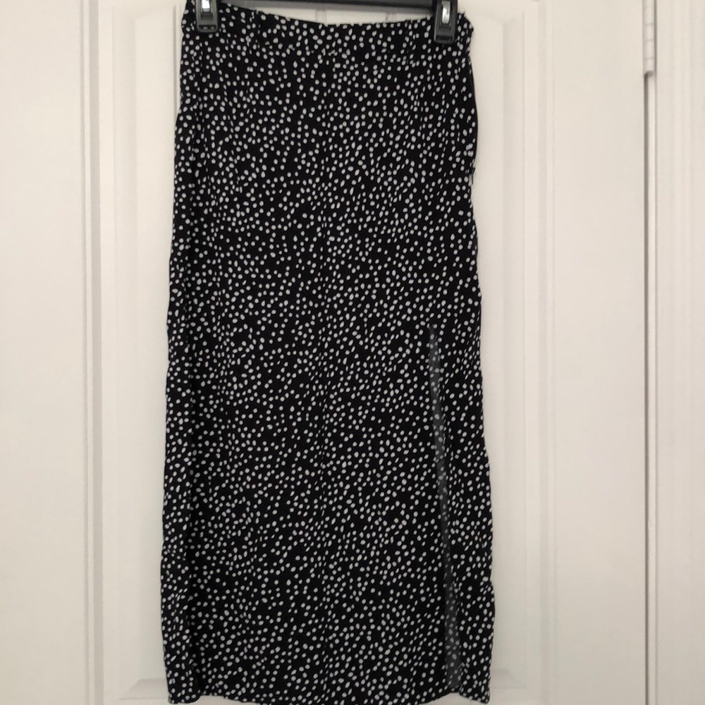 H&M’s polka long skirt